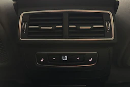 valkoinen Audi Q7 2017 kuva 13.