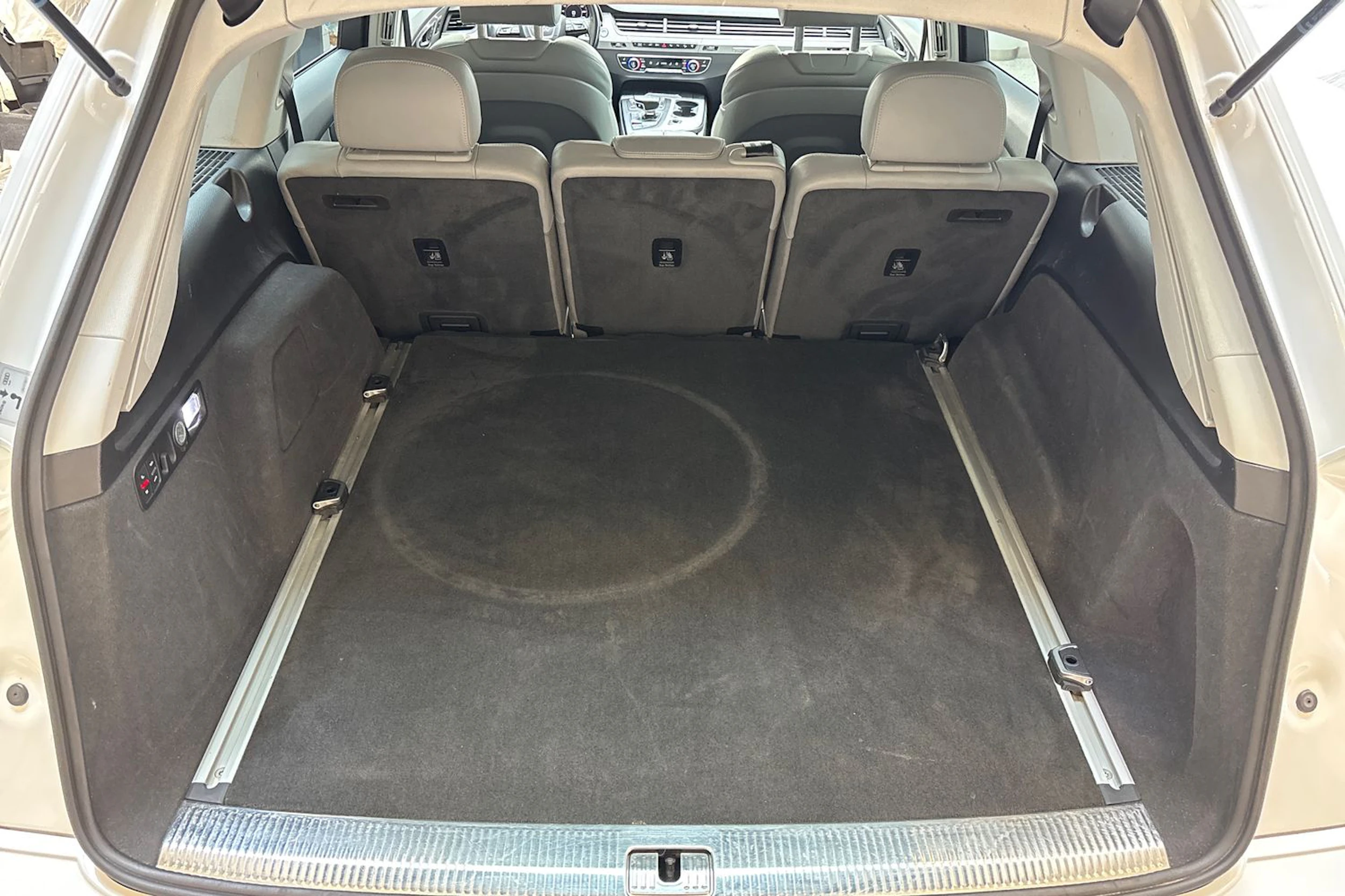 valkoinen Audi Q7 2017 kuva 15.