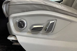 valkoinen Audi Q7 2017 kuva 19.