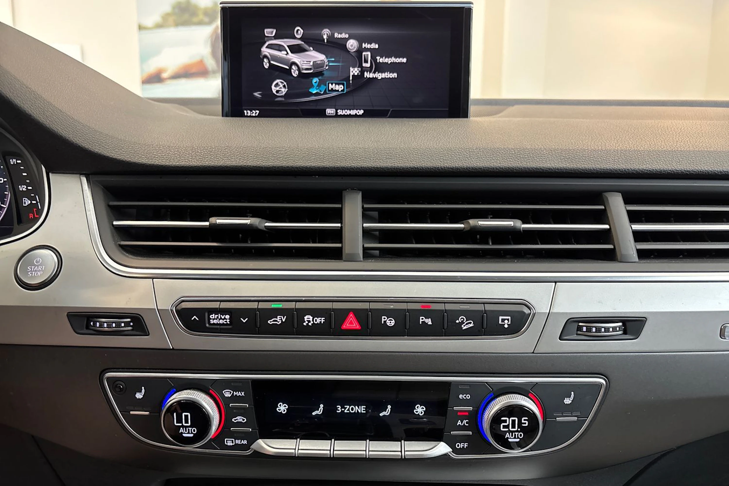 valkoinen Audi Q7 2017 kuva 27.