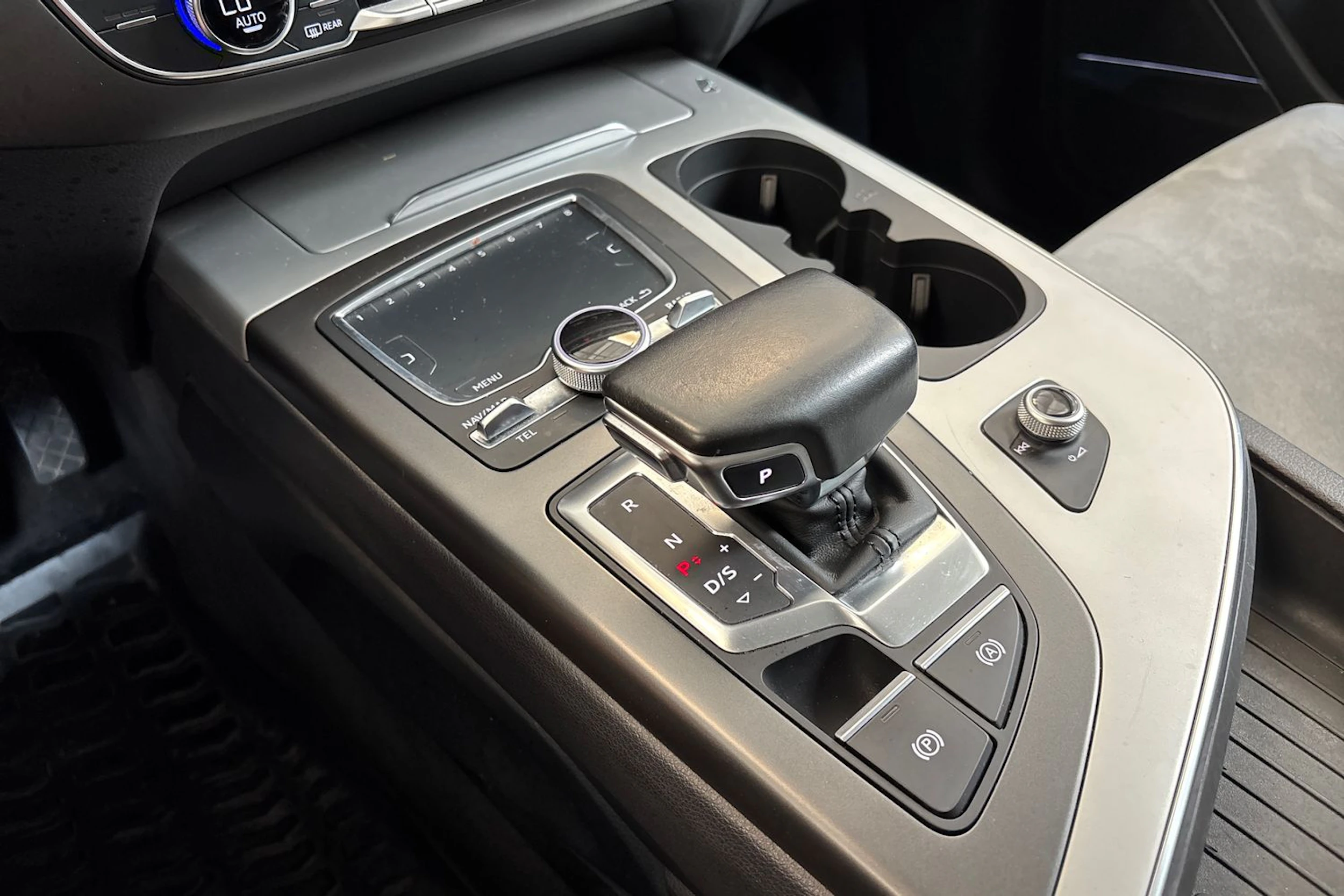 valkoinen Audi Q7 2017 kuva 28.
