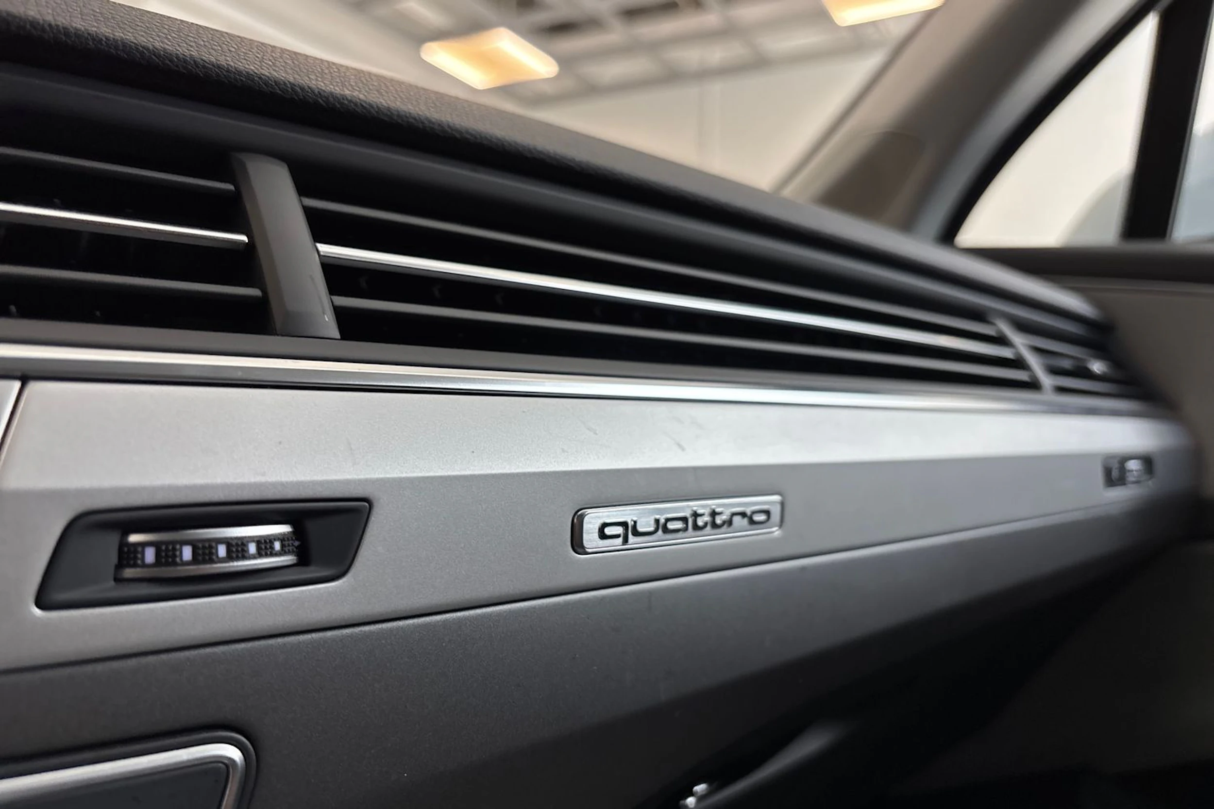 valkoinen Audi Q7 2017 kuva 29.