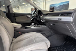 valkoinen Audi Q7 2017 kuva 31.