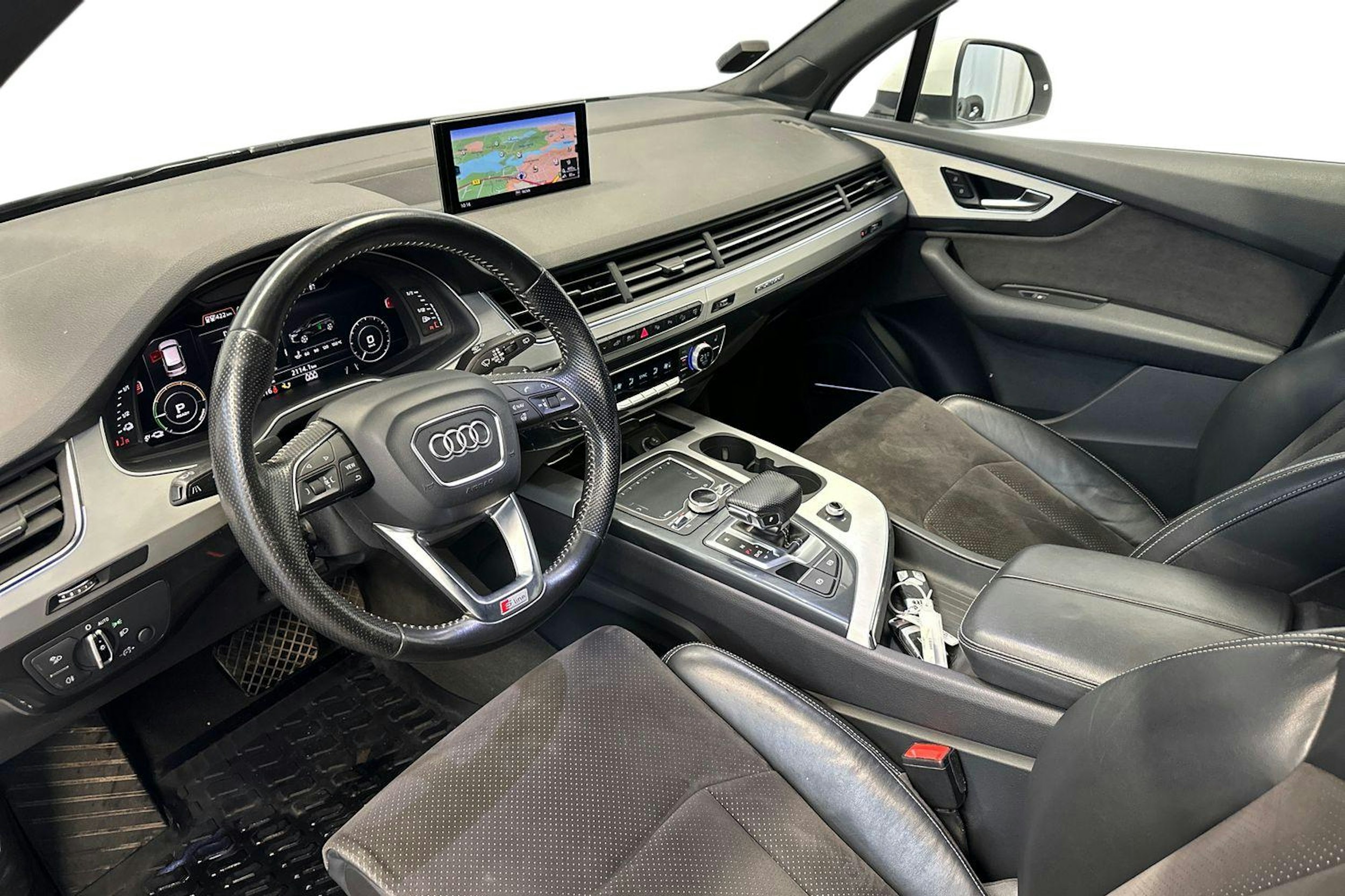 valkoinen Audi Q7 2017 kuva 6.