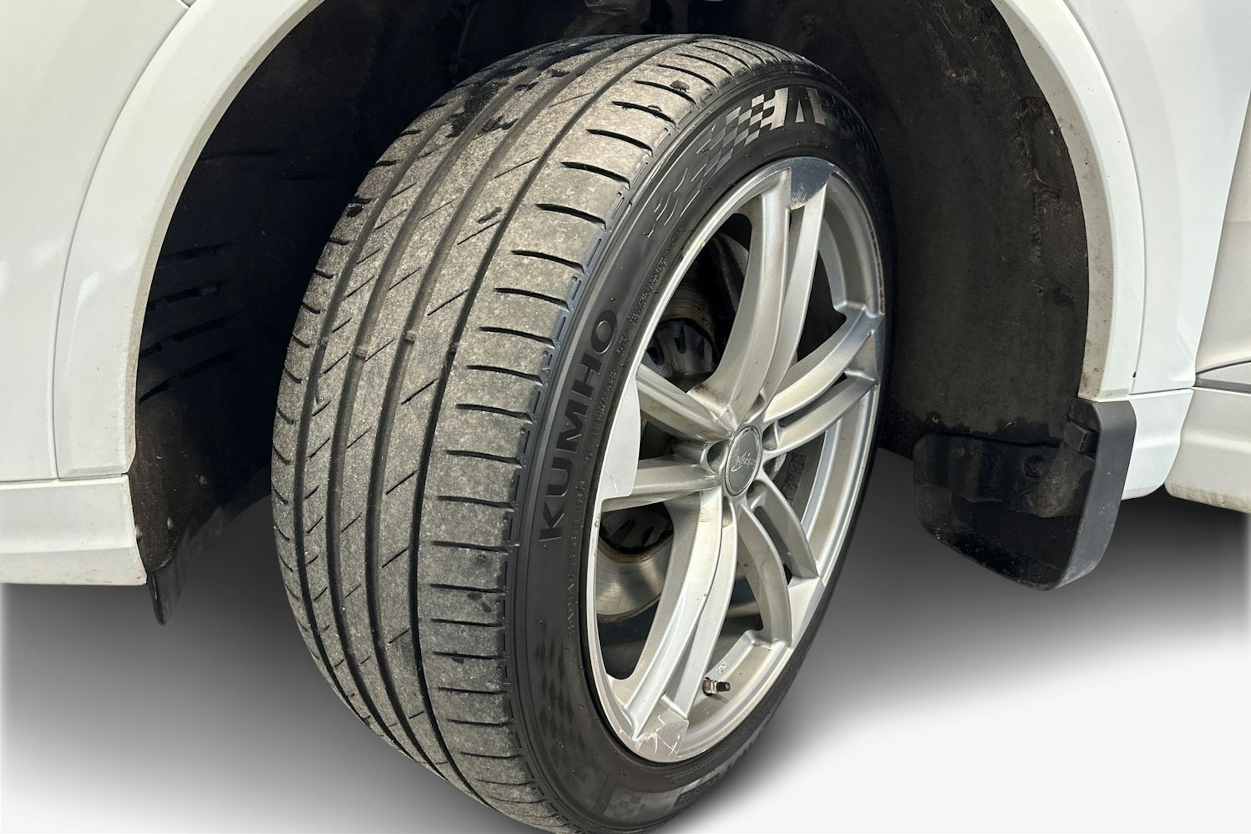 valkoinen Audi Q7 2017 kuva 9.