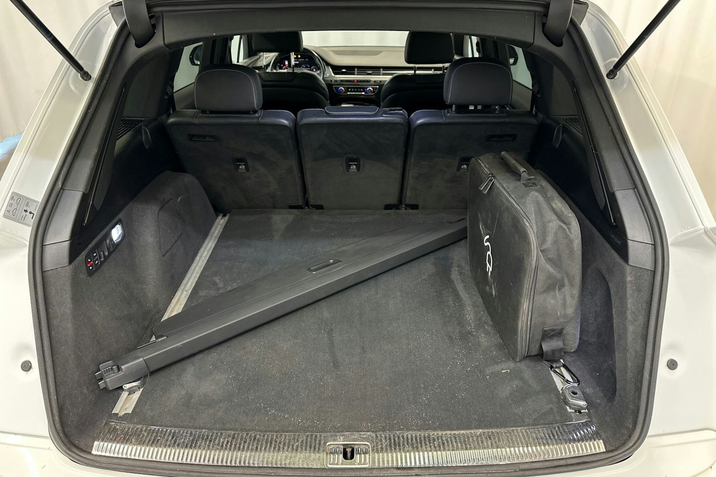 valkoinen Audi Q7 2017 kuva 11.