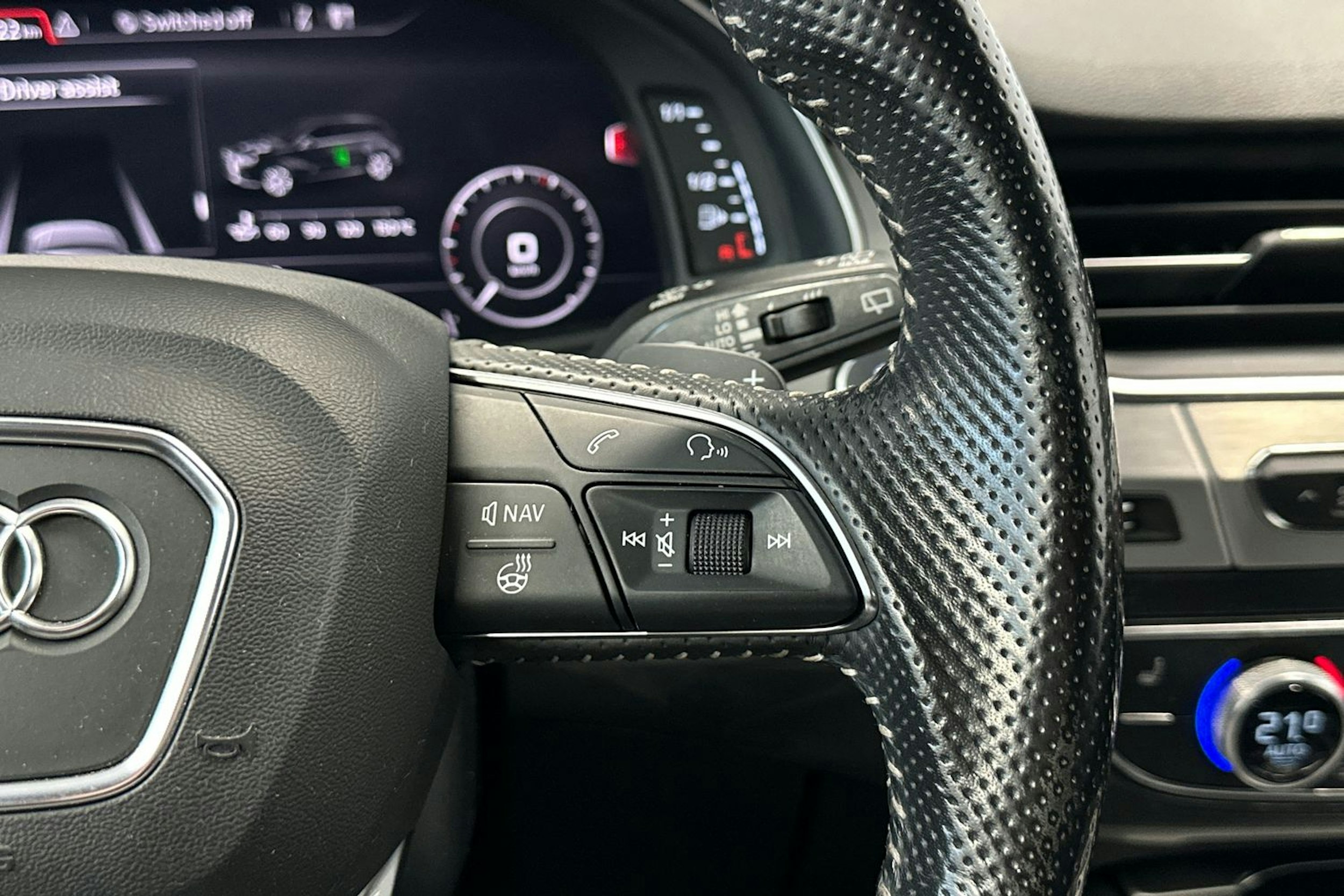 valkoinen Audi Q7 2017 kuva 14.