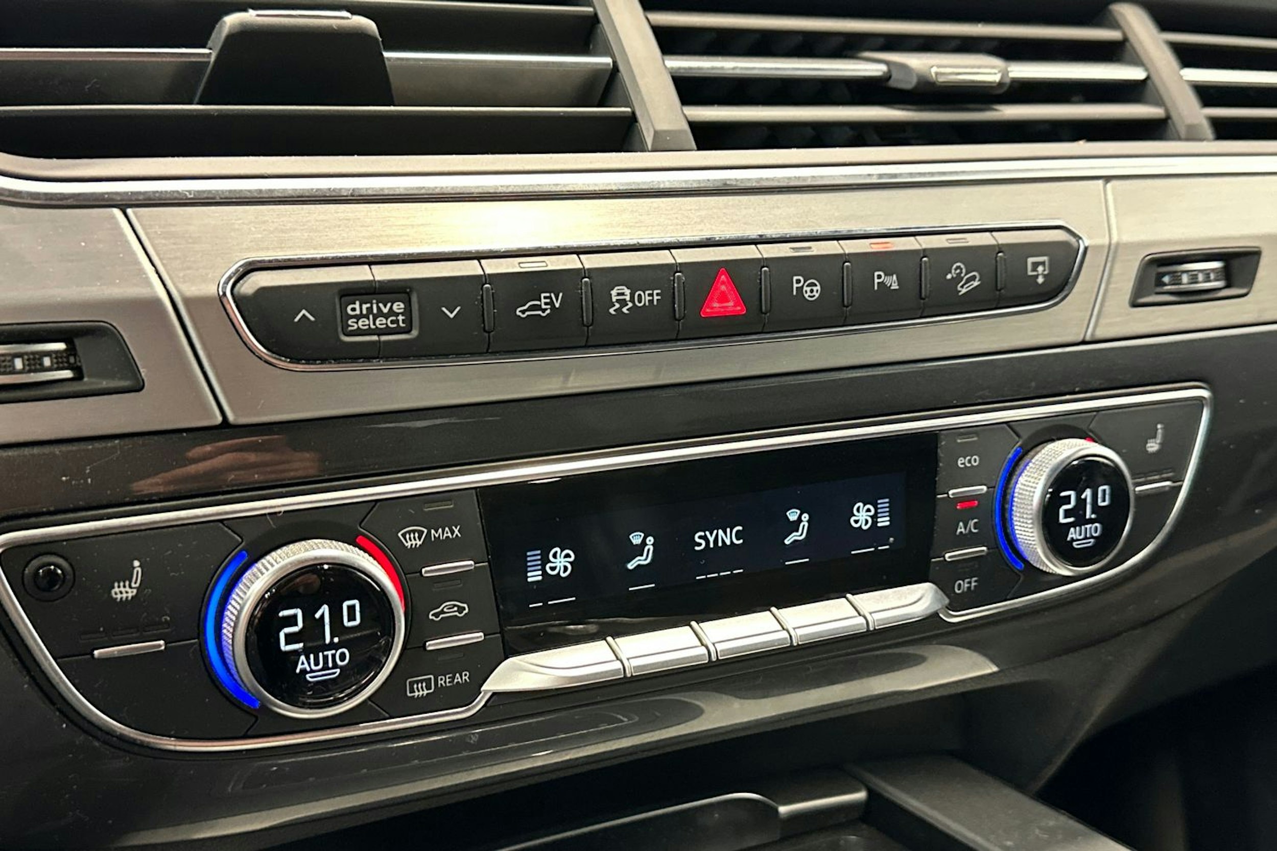 valkoinen Audi Q7 2017 kuva 19.