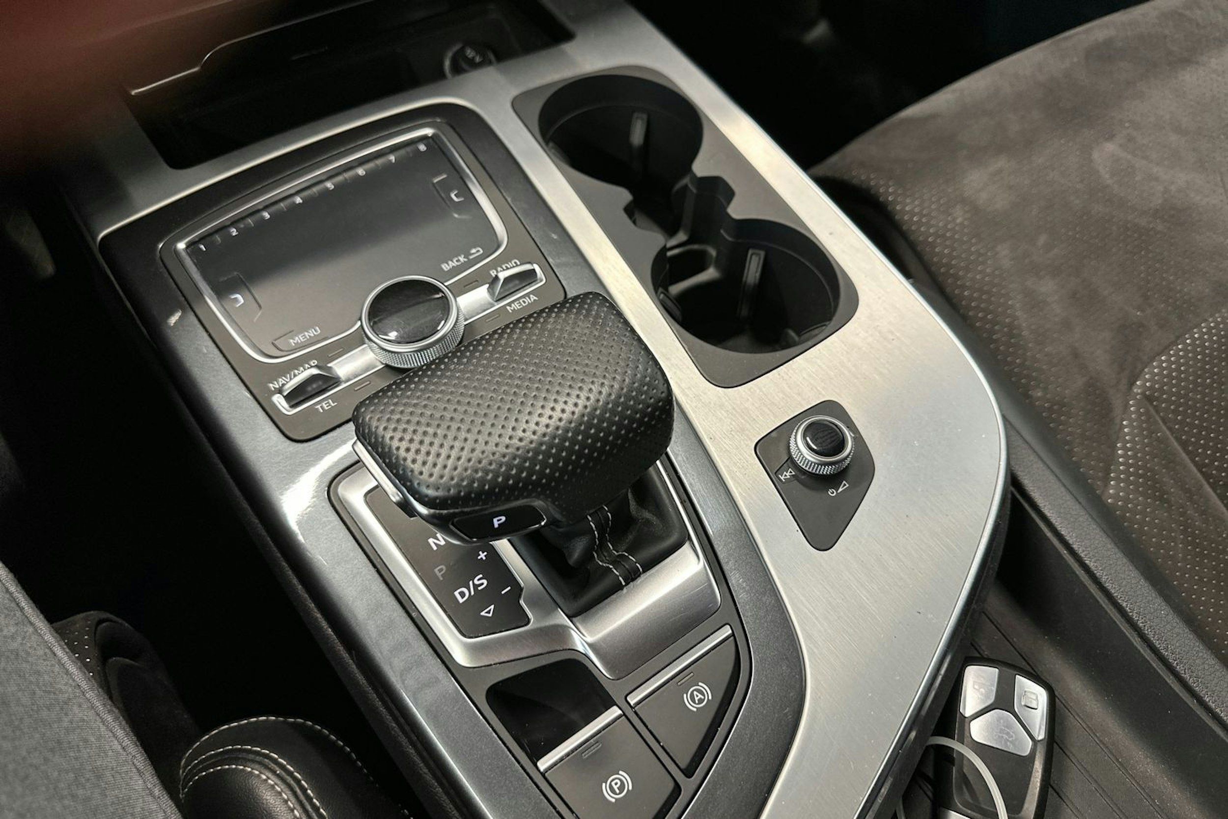 valkoinen Audi Q7 2017 kuva 20.