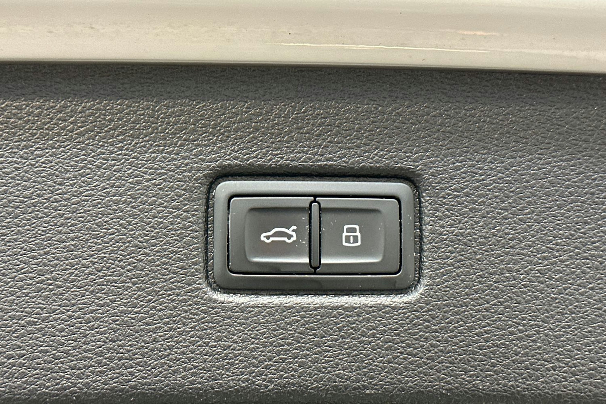 valkoinen Audi Q7 2017 kuva 24.