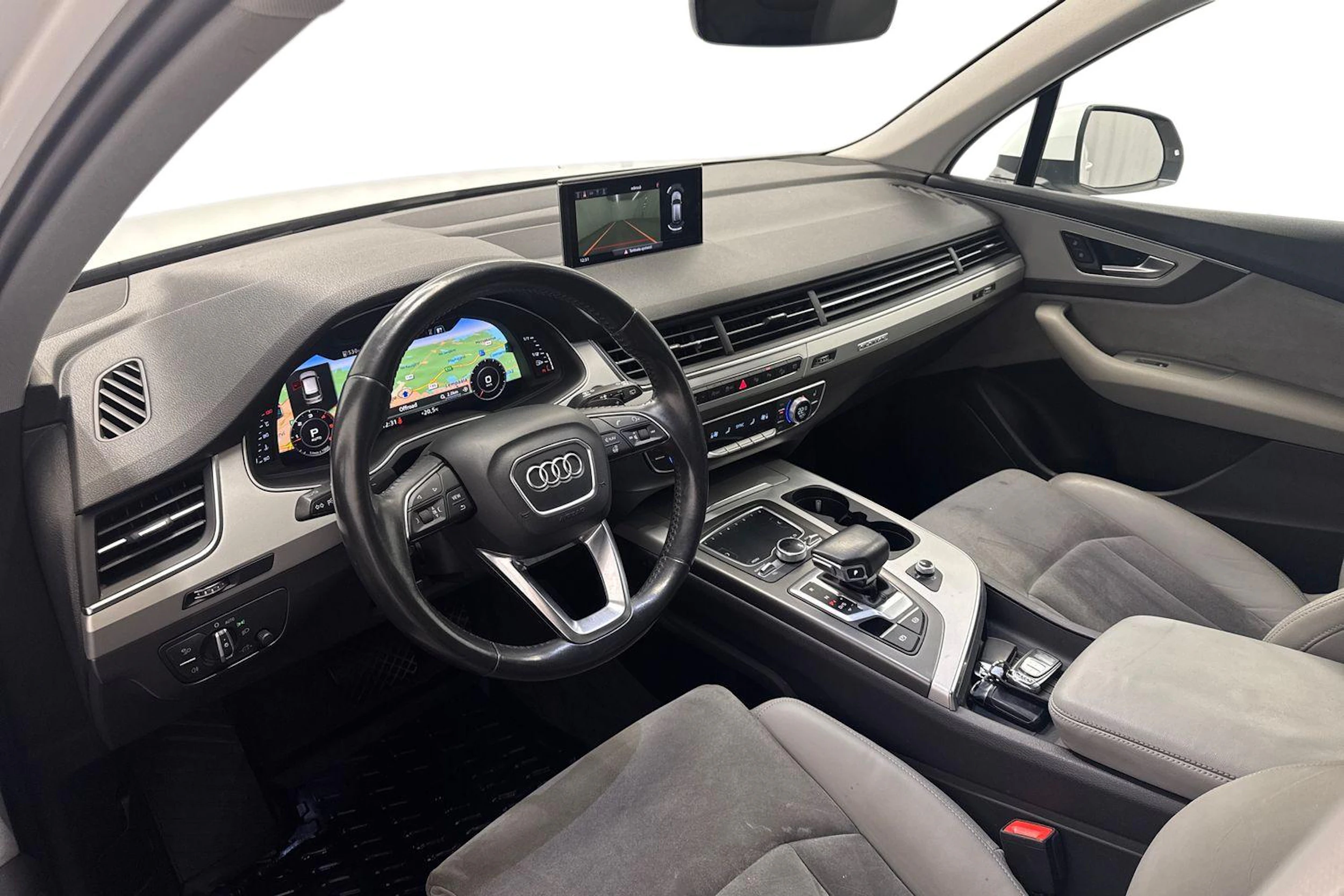 valkoinen Audi Q7 2018 kuva 6.