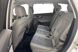 valkoinen Audi Q7 2018 kuva 8.
