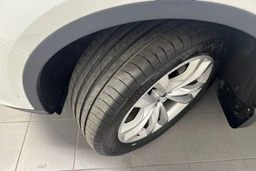 valkoinen Audi Q7 2018 kuva 10.