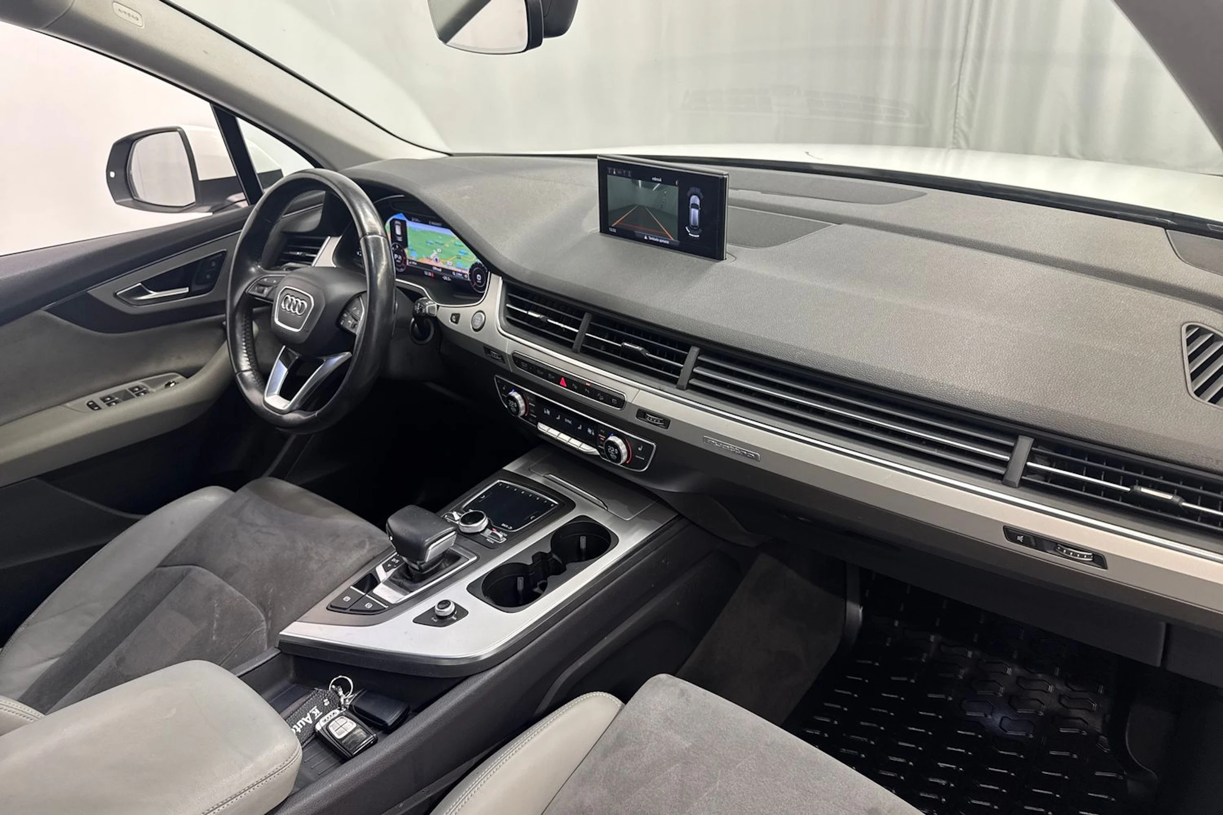 valkoinen Audi Q7 2018 kuva 11.