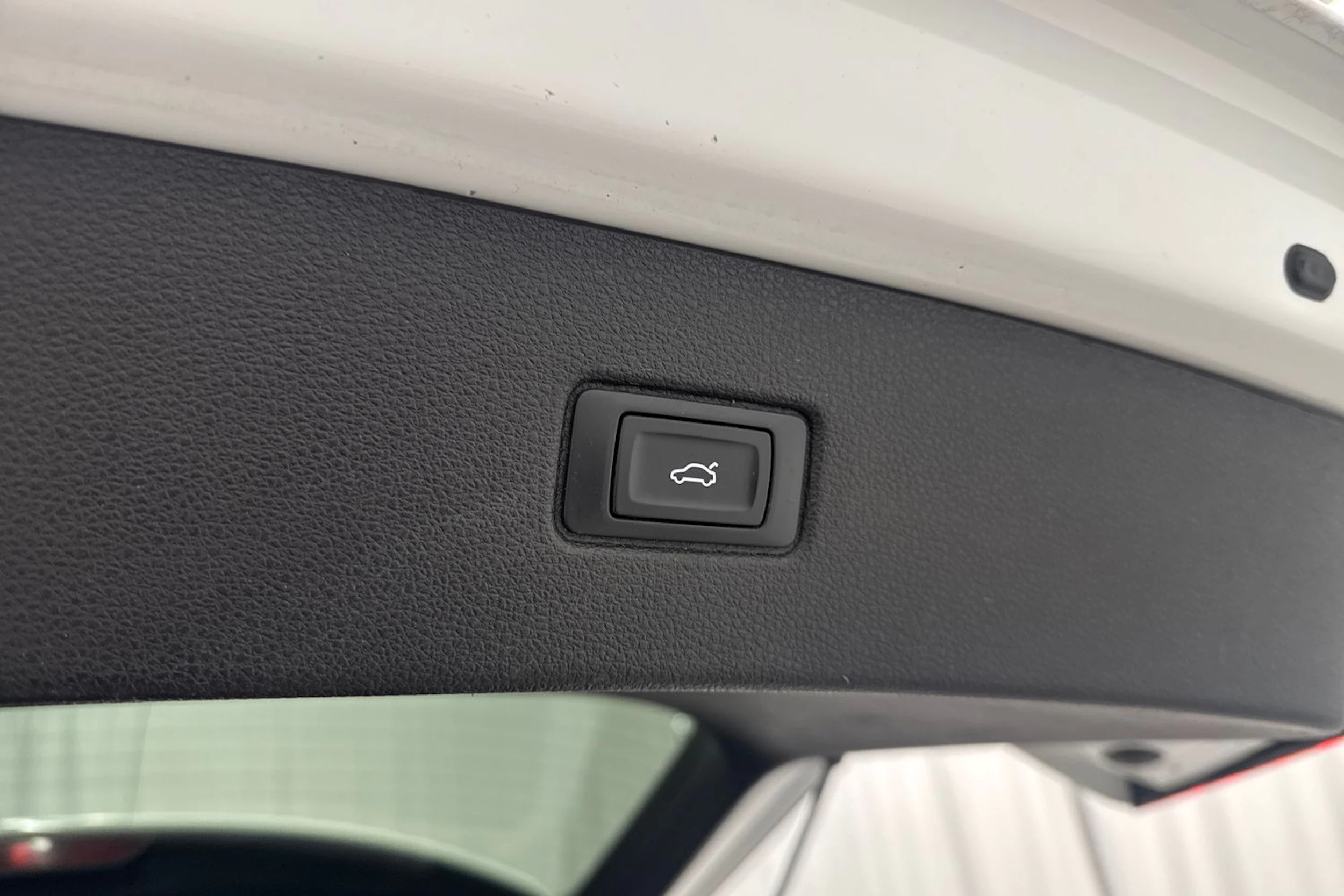 valkoinen Audi Q7 2018 kuva 13.