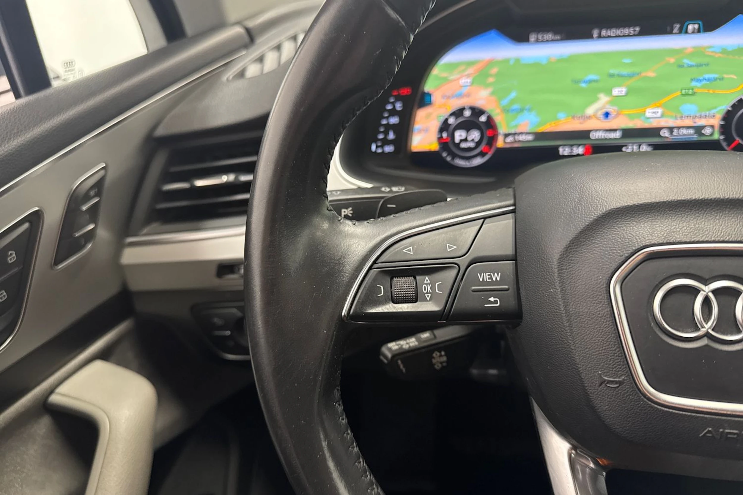 valkoinen Audi Q7 2018 kuva 19.