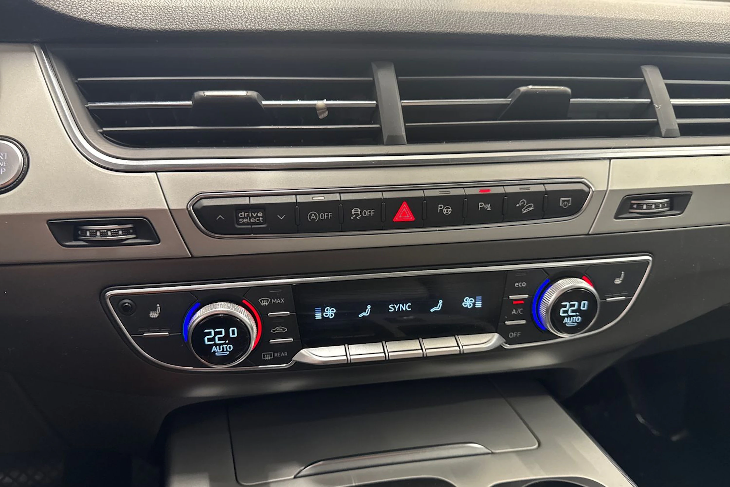 valkoinen Audi Q7 2018 kuva 26.