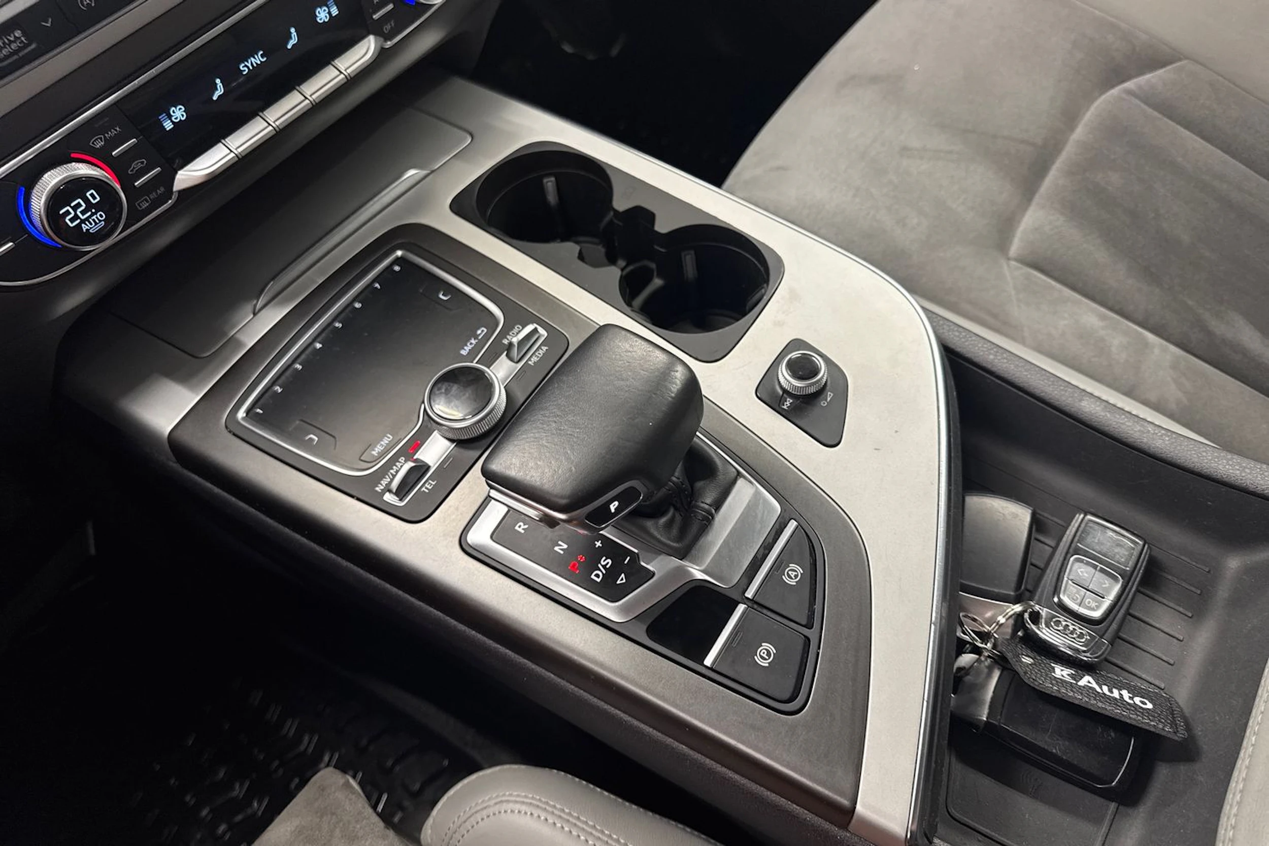 valkoinen Audi Q7 2018 kuva 27.