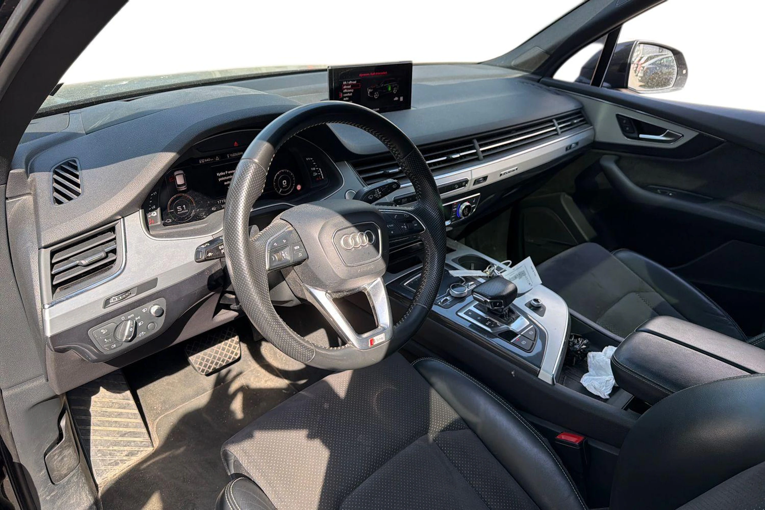 Musta Audi Q7 2018 kuva 3.