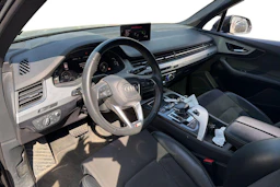 Musta Audi Q7 2018 kuva 3.