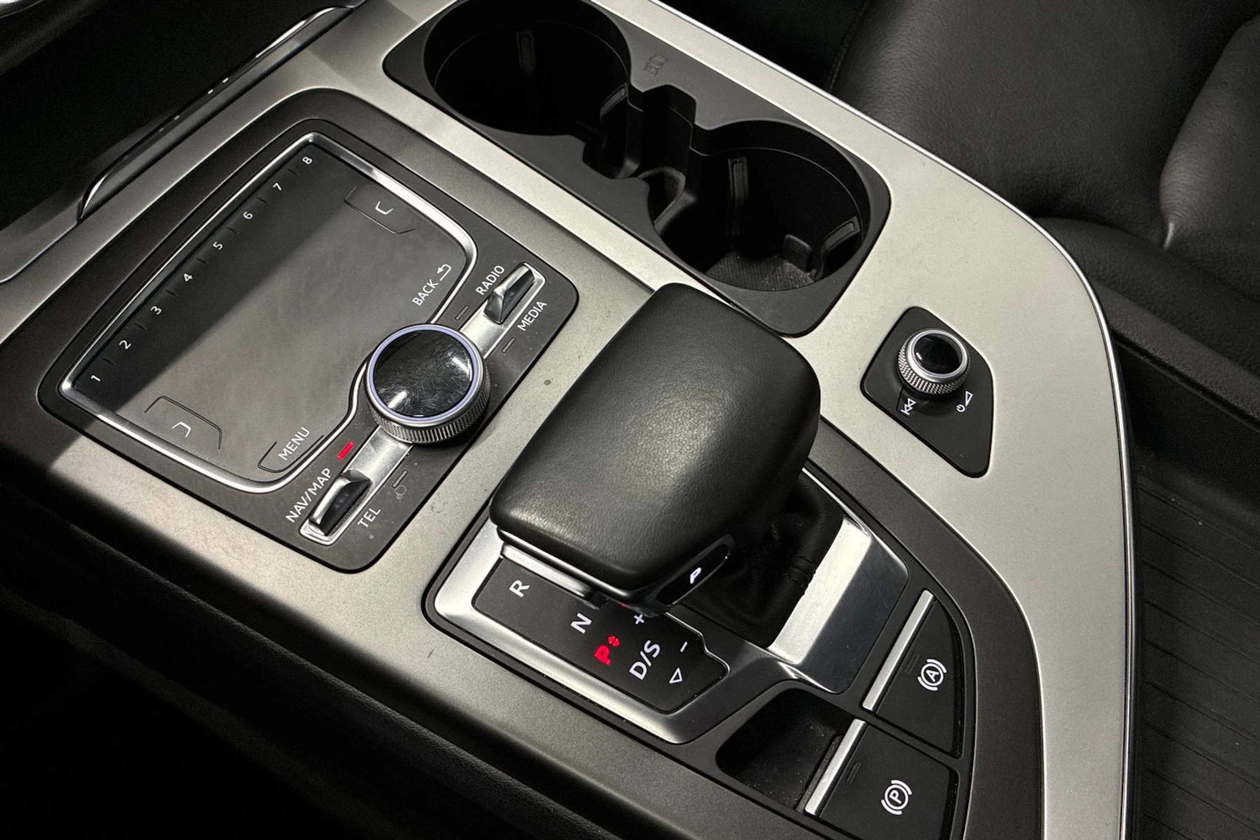 hopea Audi Q7 2018 kuva 20.