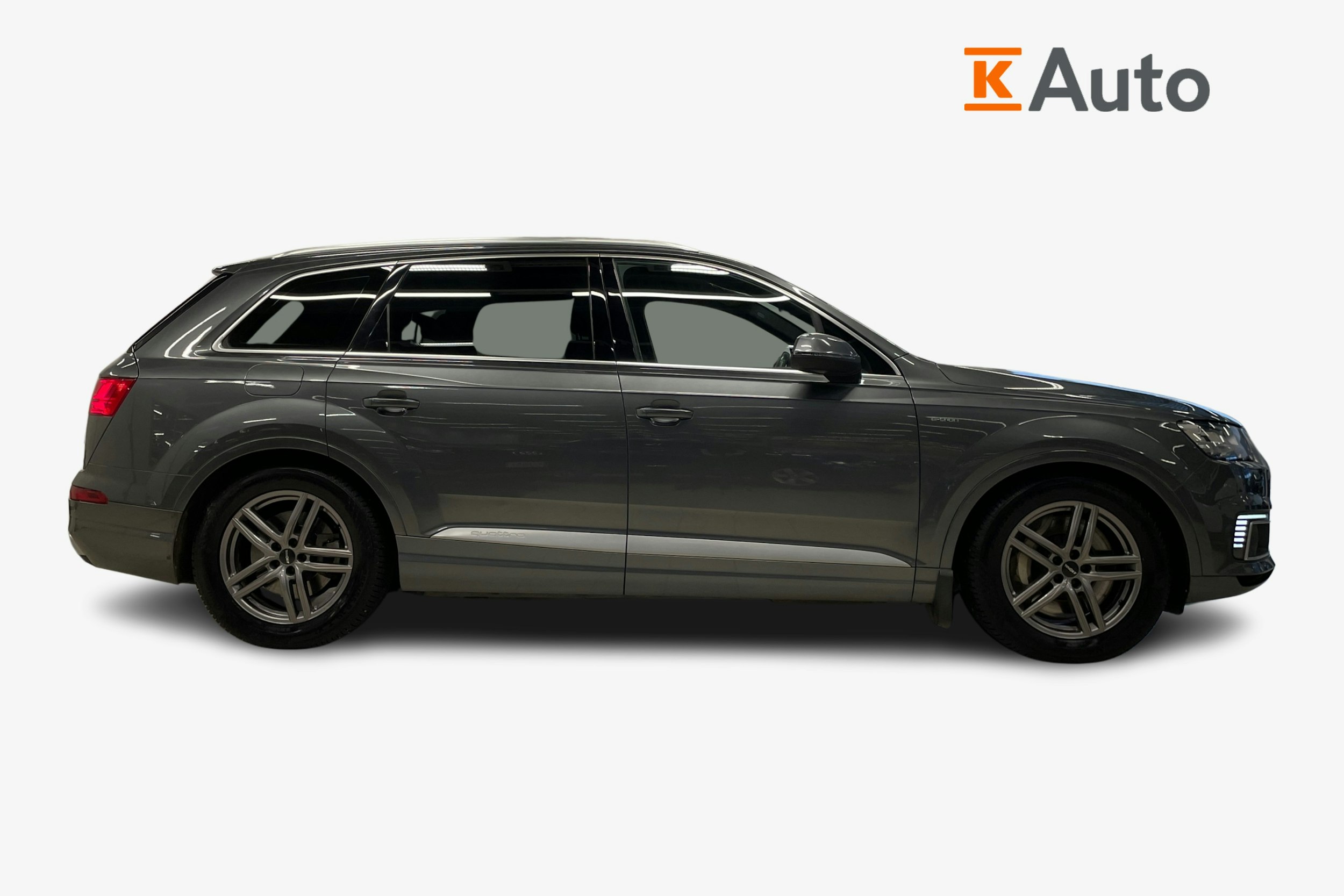 Harmaa Audi Q7 2018 kuva 5.