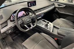 Harmaa Audi Q7 2018 kuva 6.