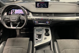 Harmaa Audi Q7 2018 kuva 7.