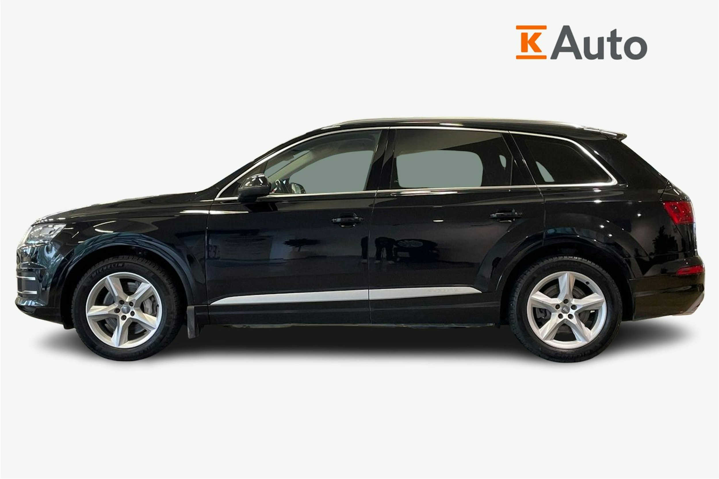 Musta Audi Q7 2018 kuva 6.