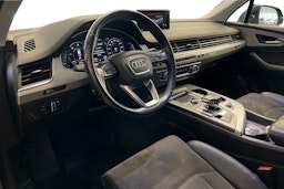 Musta Audi Q7 2018 kuva 7.