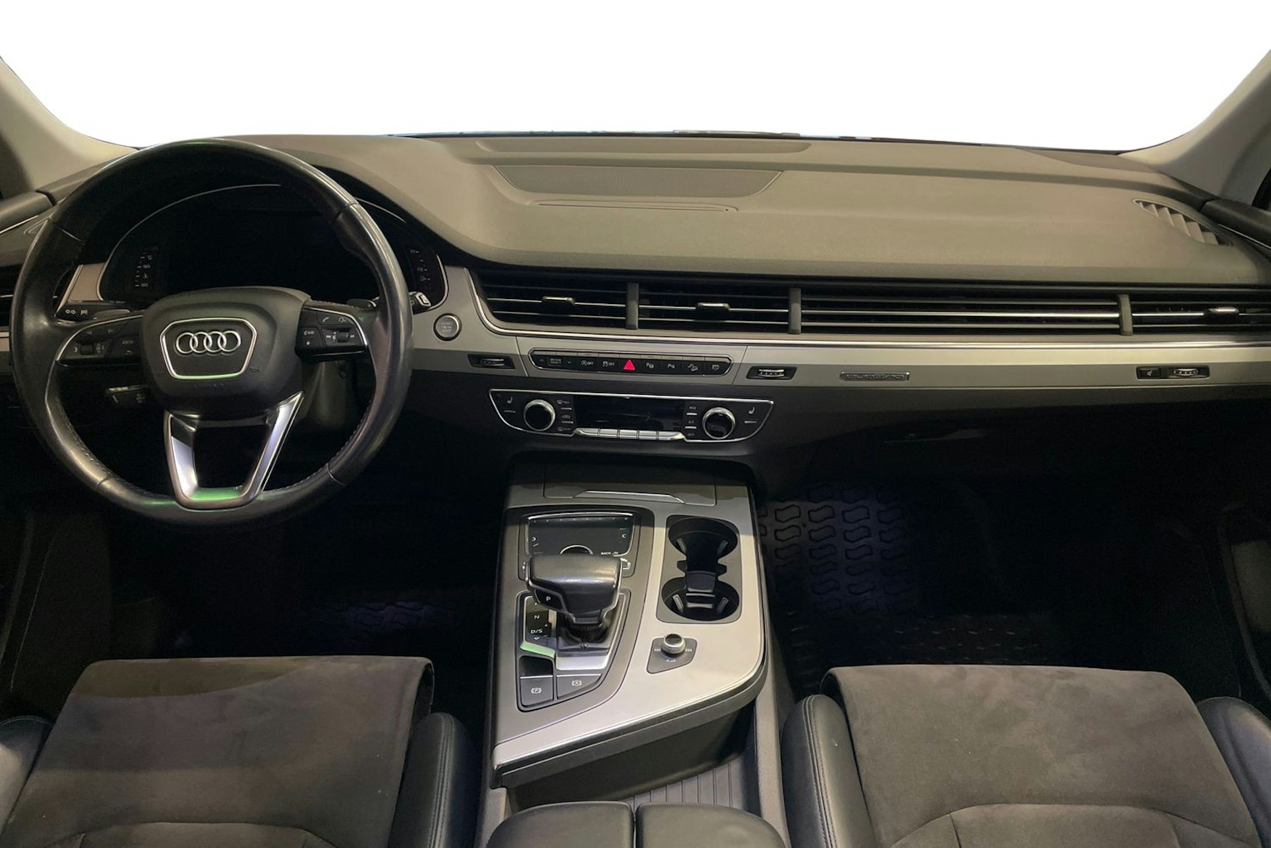 Musta Audi Q7 2018 kuva 9.