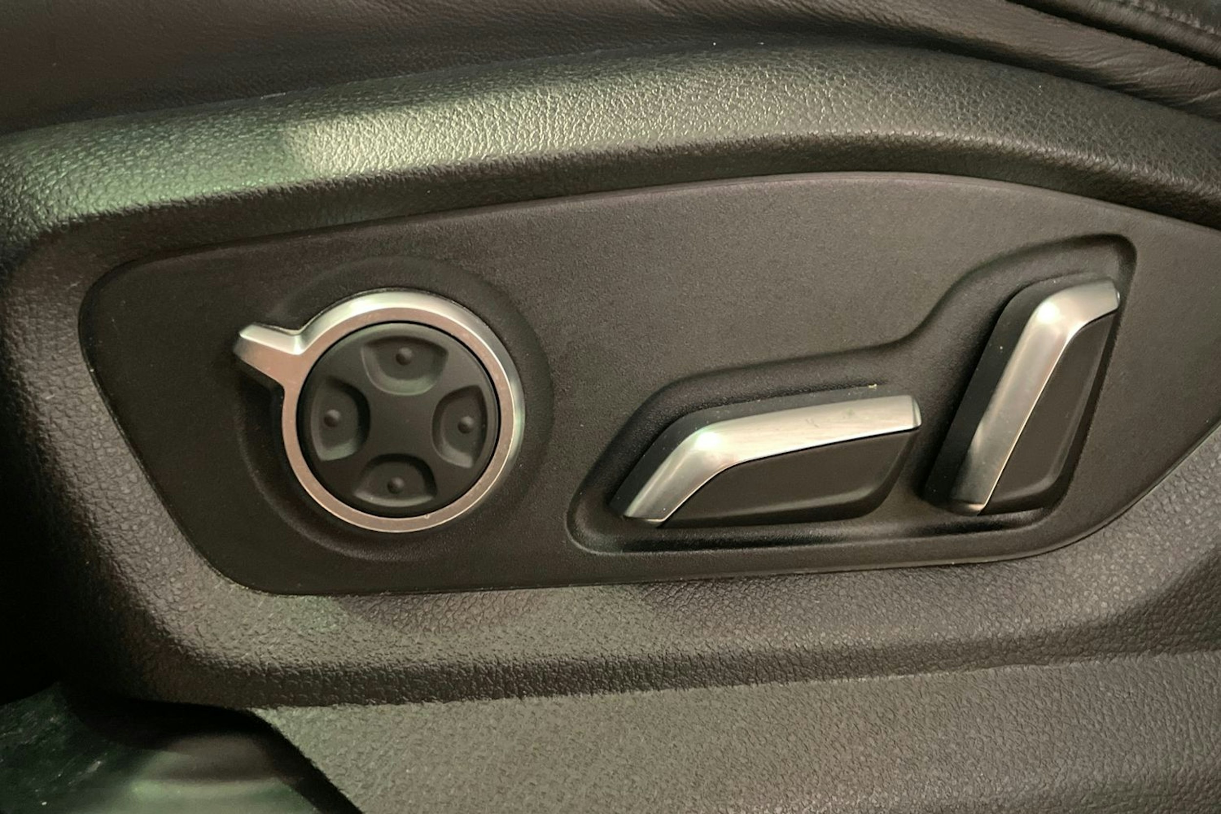 Musta Audi Q7 2018 kuva 14.