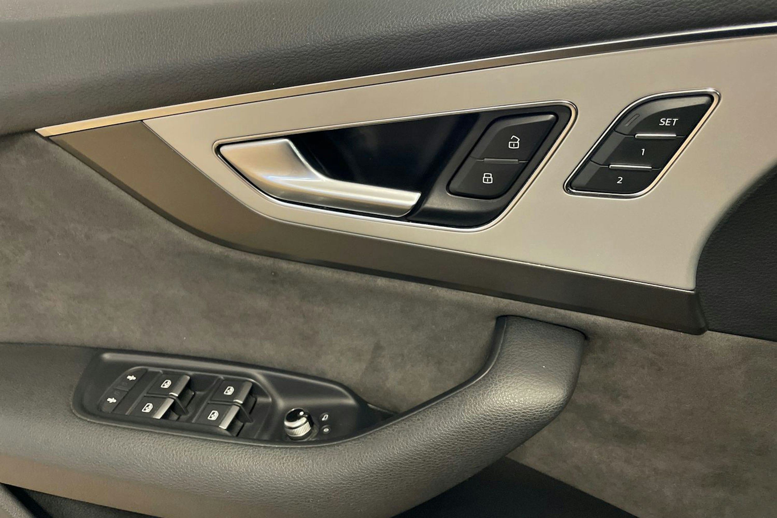 Musta Audi Q7 2018 kuva 15.
