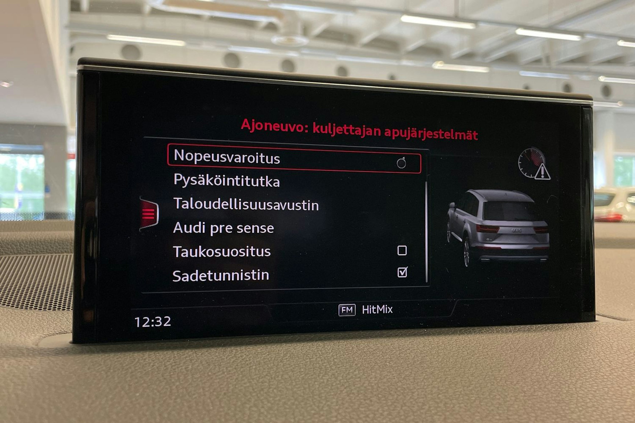 Musta Audi Q7 2018 kuva 18.