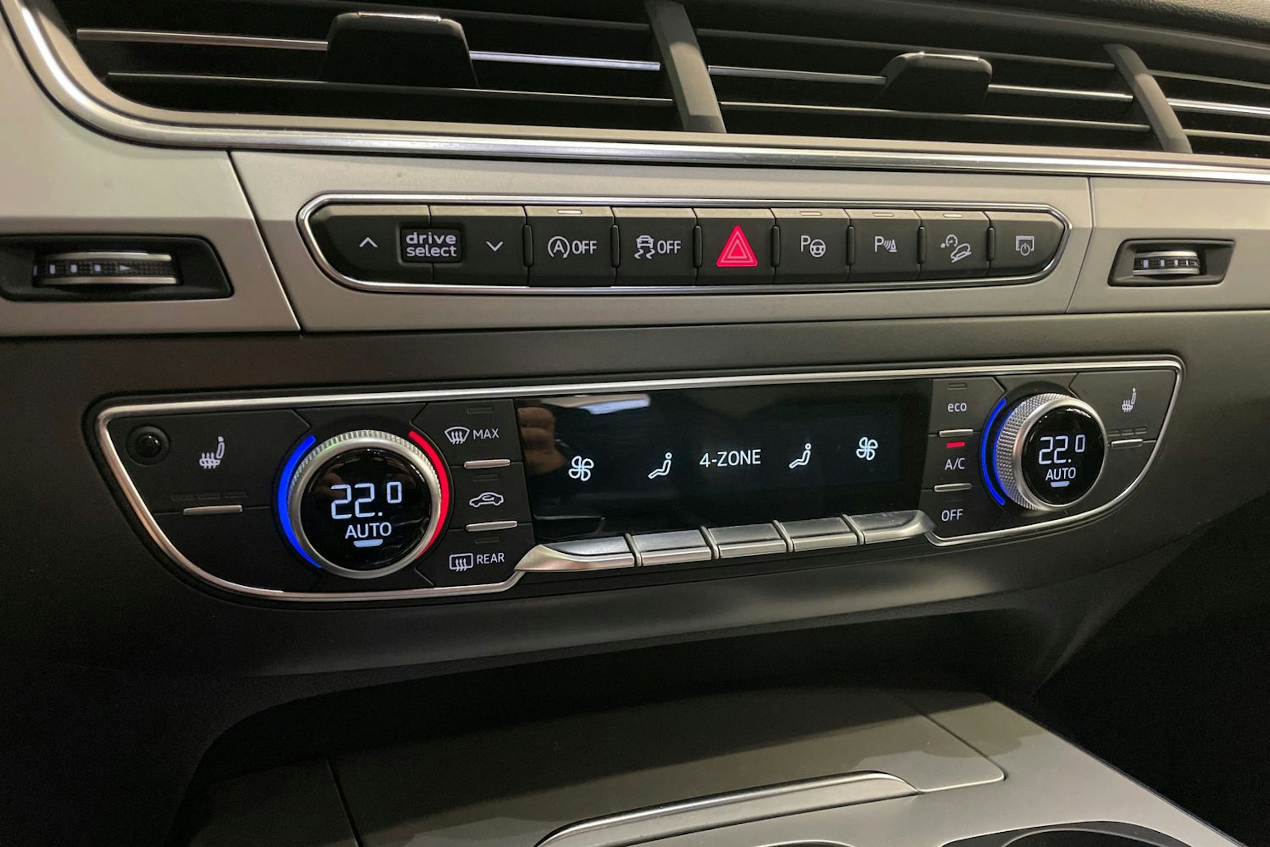 Musta Audi Q7 2018 kuva 19.