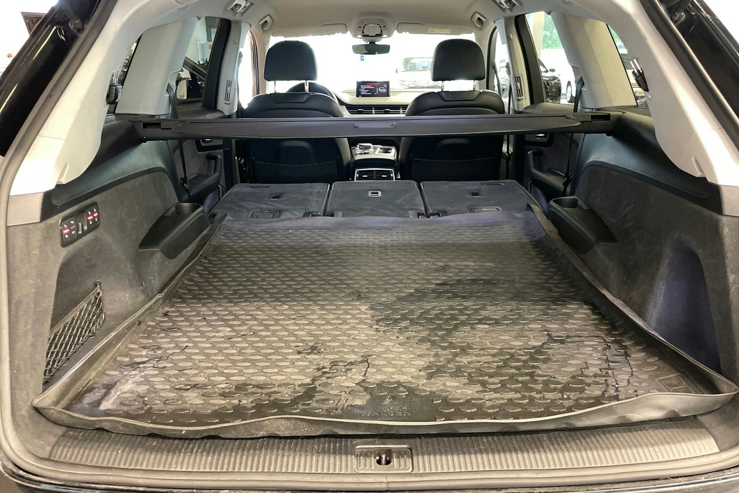 Musta Audi Q7 2018 kuva 27.