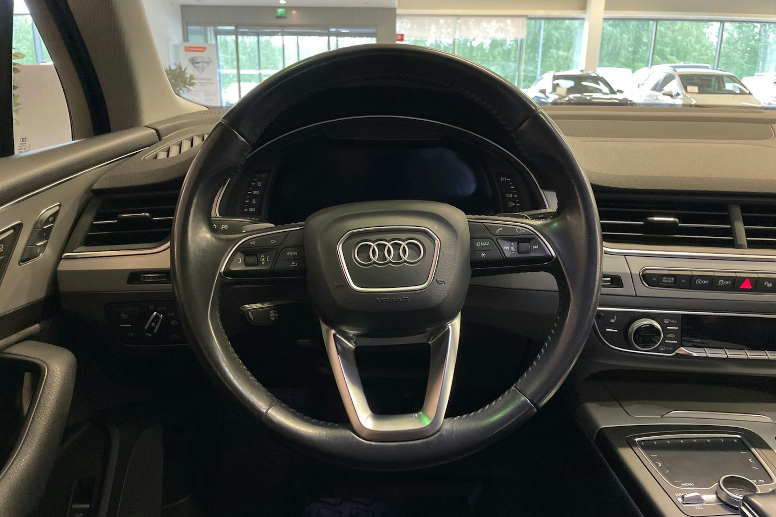 Musta Audi Q7 2018 kuva 29.