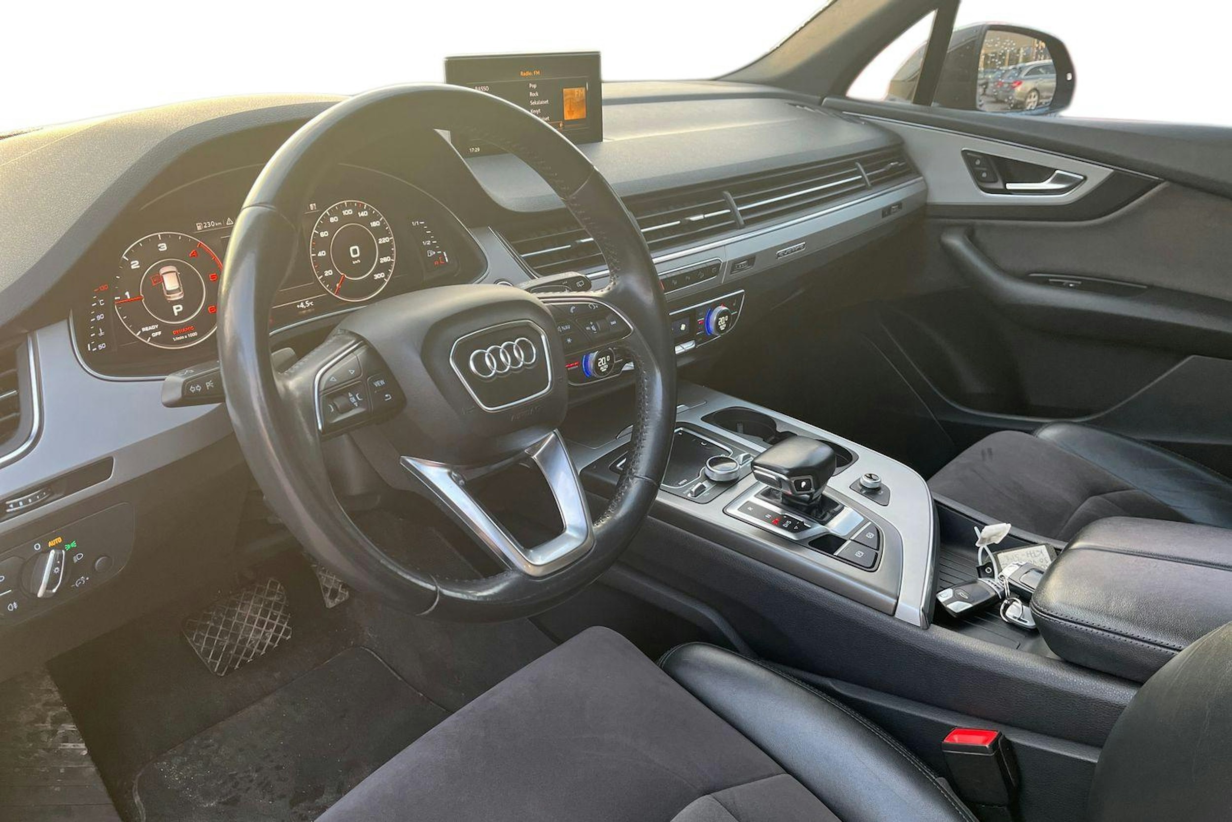 musta Audi Q7 2018 kuva 3.