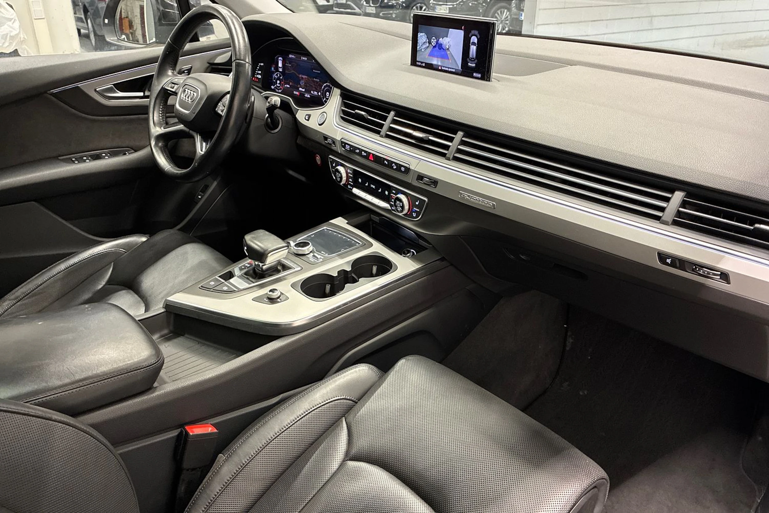 musta Audi Q7 2018 kuva 29.