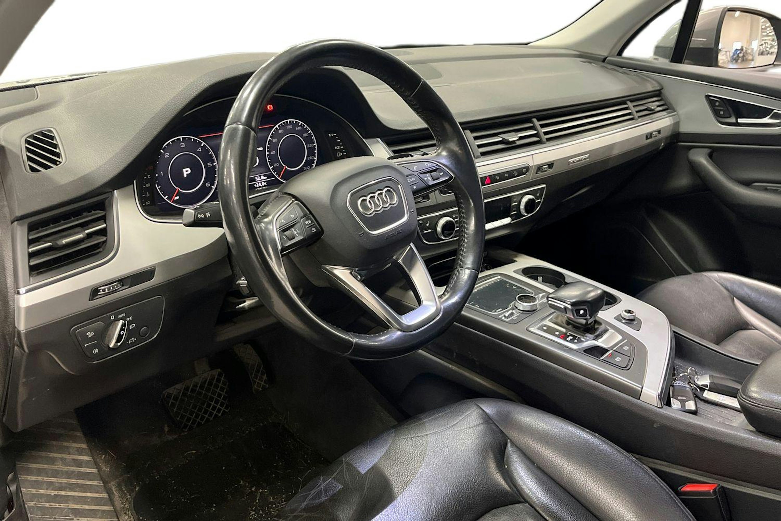 harmaa Audi Q7 2018 kuva 3.