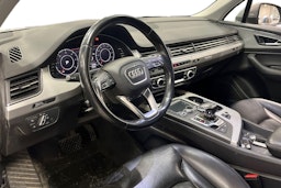 harmaa Audi Q7 2018 kuva 3.