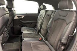 harmaa Audi Q7 2018 kuva 8.