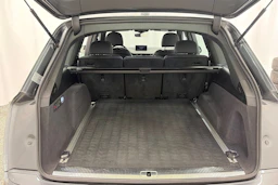 harmaa Audi Q7 2018 kuva 12.