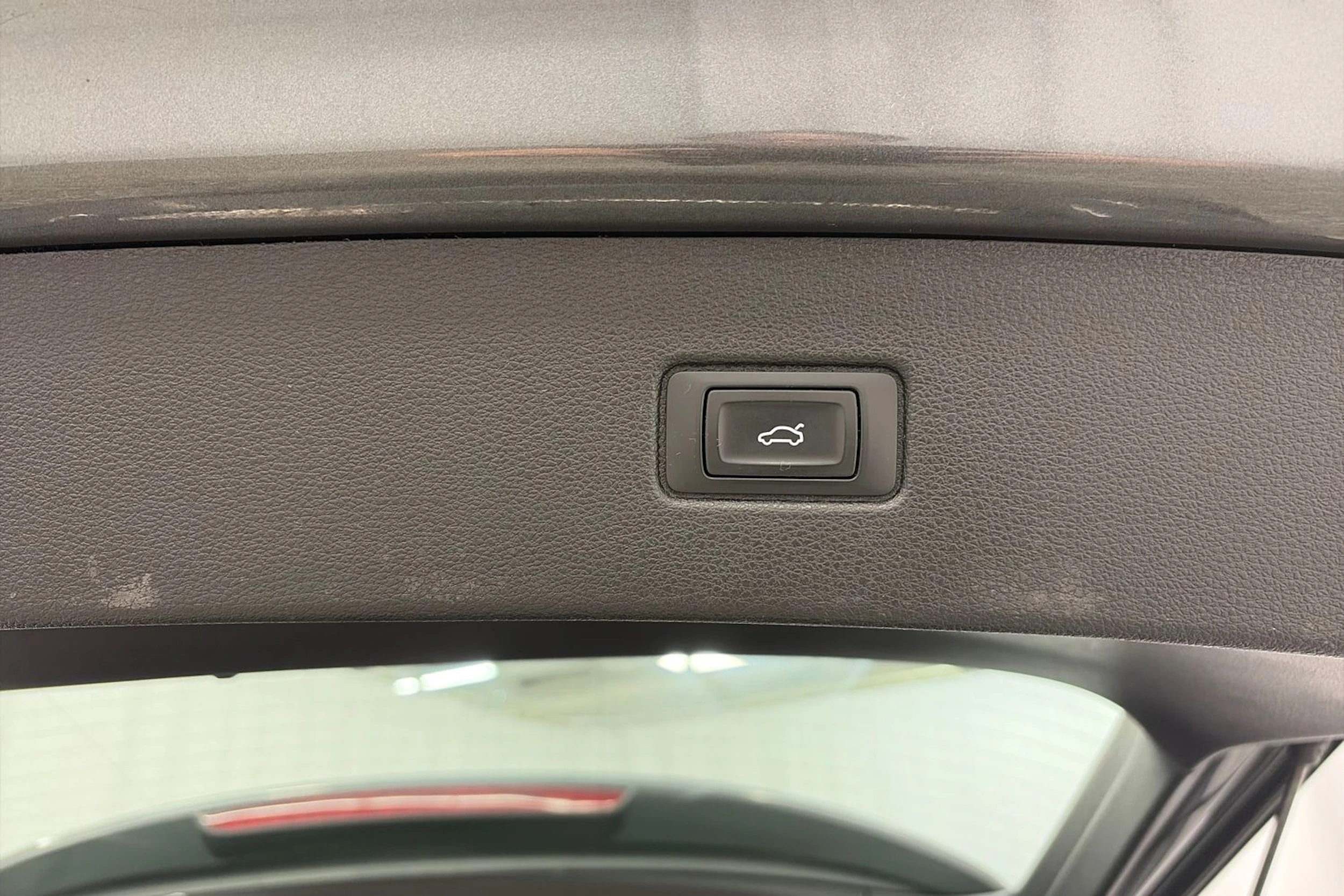harmaa Audi Q7 2018 kuva 13.