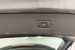 harmaa Audi Q7 2018 kuva 13.