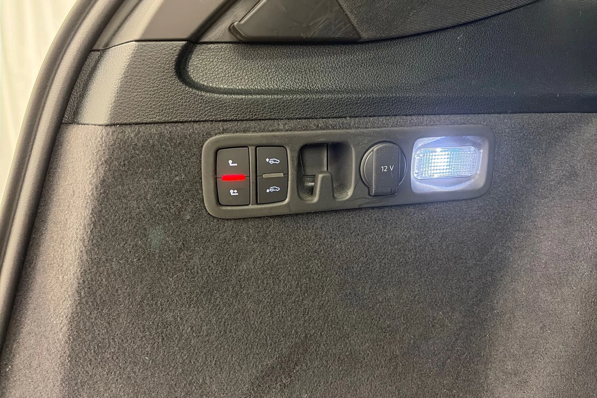 harmaa Audi Q7 2018 kuva 14.