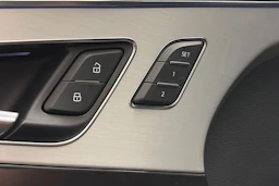 harmaa Audi Q7 2018 kuva 16.