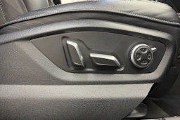 harmaa Audi Q7 2018 kuva 18.