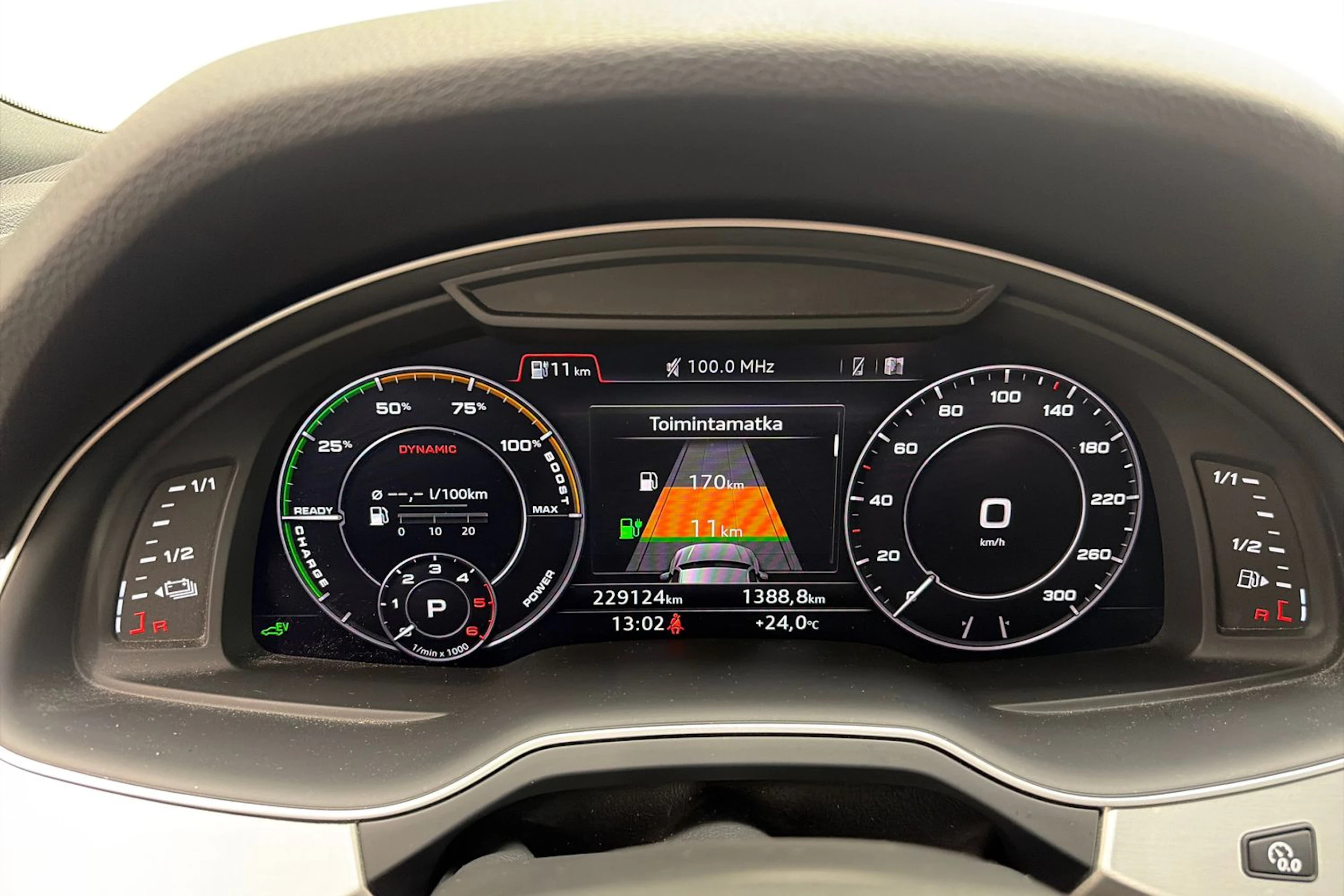 harmaa Audi Q7 2018 kuva 19.