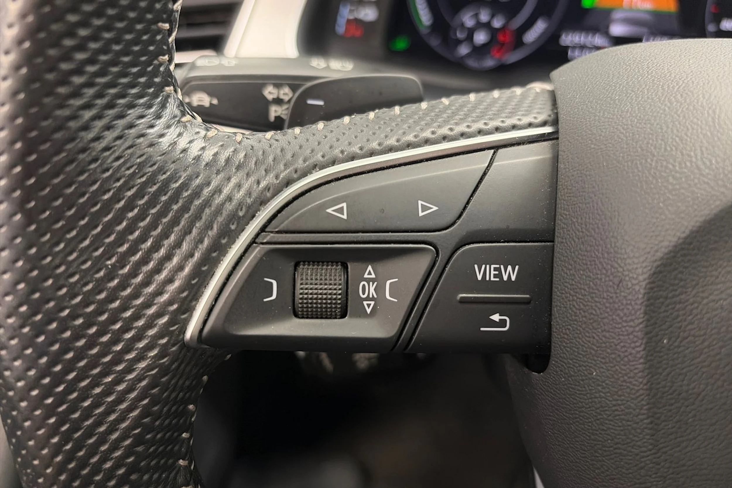 harmaa Audi Q7 2018 kuva 20.